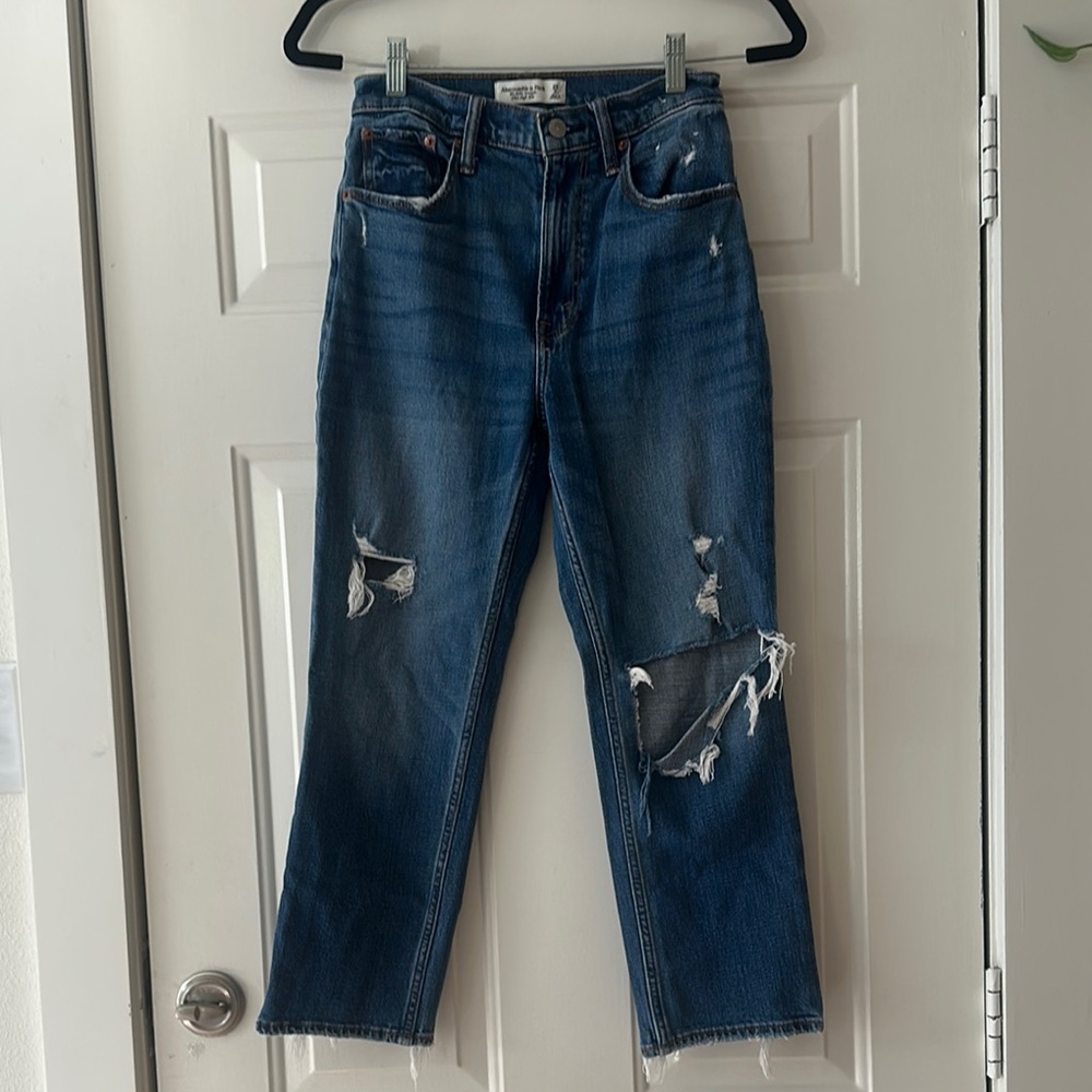 Abercrombie Distressed Ankle Straight Ultra High Rise 26 Short